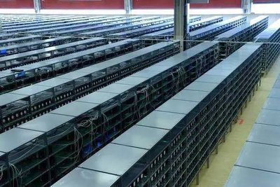 A modern Australian mining farm with AI-integrated monitoring systems