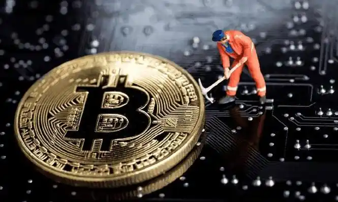 Cutting-edge mining farm with solar power and cooling systems