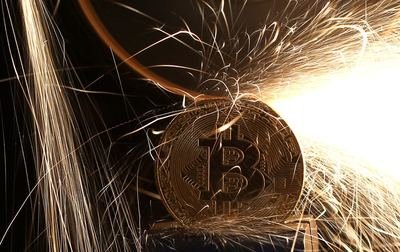 Mining farm struck by lightning, highlighting the importance of force majeure clauses in hosting contracts